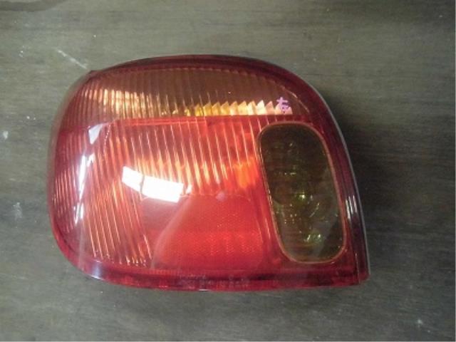 【中古】中古部品 ヴィッツ NCP10 左テールランプ 【3340180100-001682937115600】