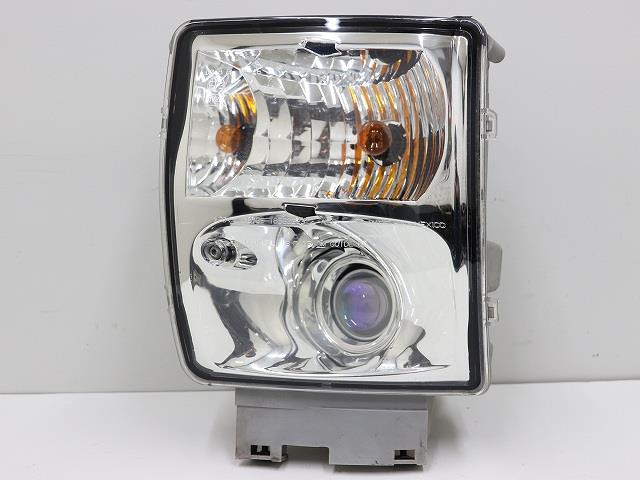 【中古】中古部品 キャデラック STS X295E 左フォグランプ 【3310070100-000183020210950】