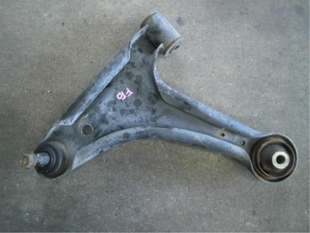 【中古】中古部品 ハイゼットアトレ S220V 右フロントロアアーム 【3340180100-001635532451720】