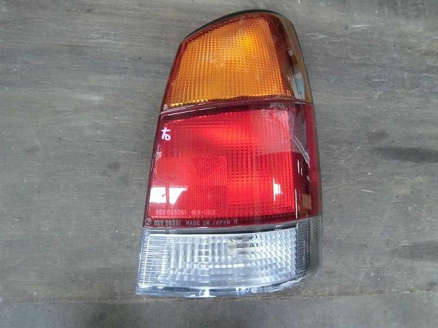【中古】中古部品 プレオ RA1 右テールランプ 【3340180100-001079549515500】