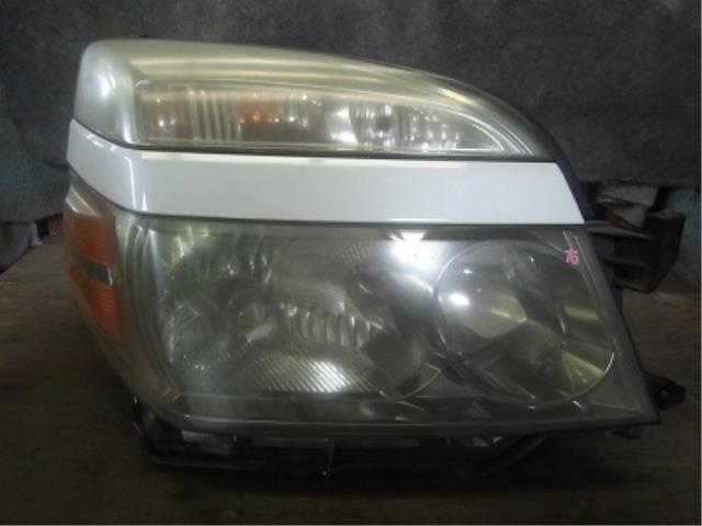 【中古】中古部品 ヴォクシー AZR60G 右ヘッドランプ 【3340180100-001613316310800】