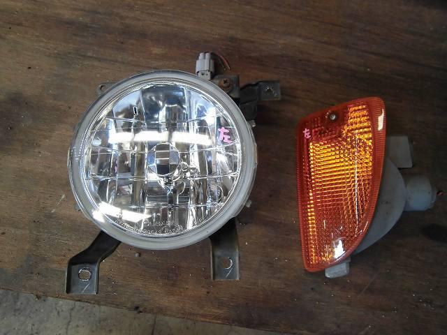 【中古】中古部品 プレオ RA1 左フォグランプ 【3340180100-001128567510950】