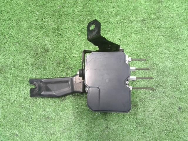 【中古】中古部品 アルト HA36S ABSアクチュエーター 【3310200100-000017134442500】