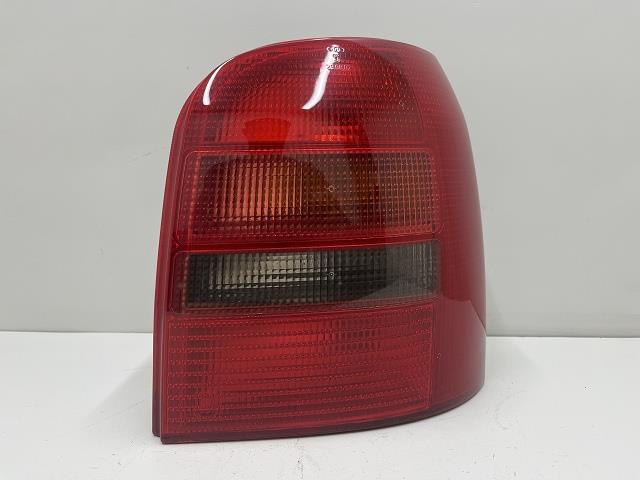 【中古】中古部品 アウディ A4 8DABC 右テールランプ 【3310070100-000749794515500】