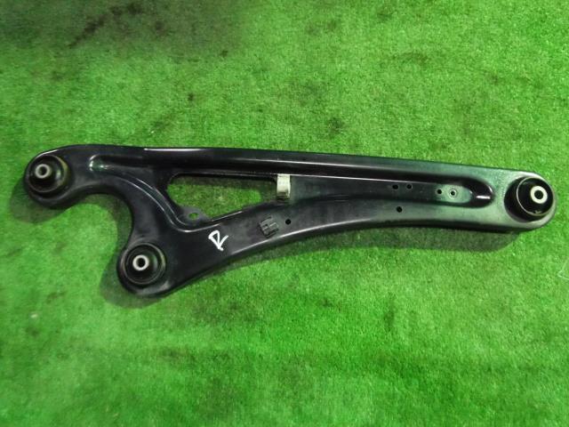 【中古】中古部品 アルト HA36S 右リアロアアーム 【3330450100-230116000151820】