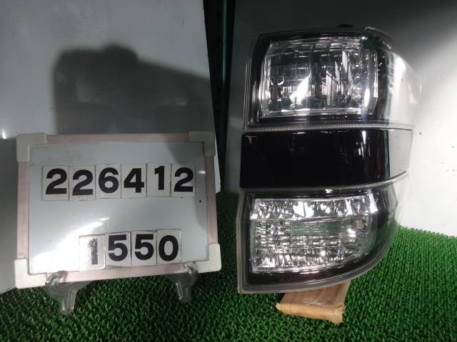 【中古】中古部品 ヴェルファイア ANH20W 右テールランプ 【3330890100-000022641215500】