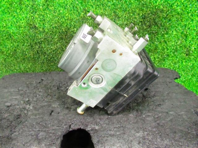 【中古】中古部品 フレアワゴン MM32S ABSアクチュエーター 【3330210100-000034187042500】