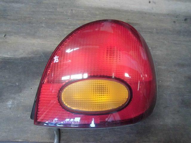 【中古】中古部品 ミニカ H32V 右テールランプ 【3340180100-001024539715500】