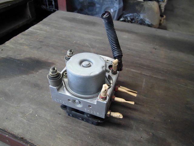 【中古】中古部品 ディオン CR9W ABSアクチュエーター 【3340180100-000955221642500】