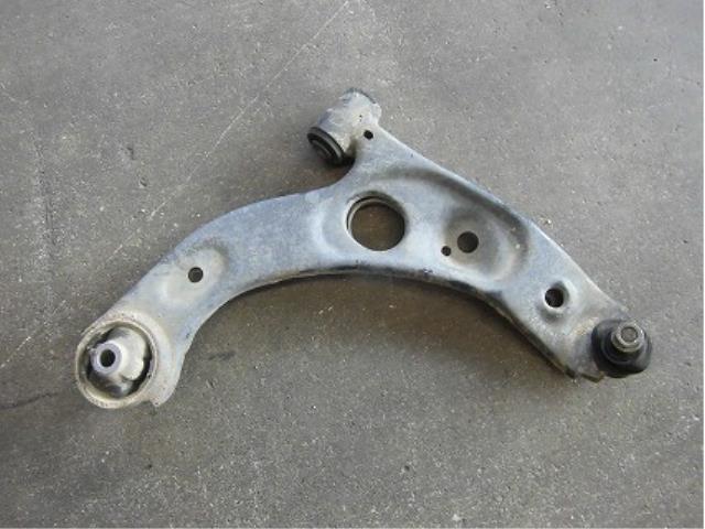 【中古】中古部品 ミラ L250S 右フロントロアアーム 【3340180100-001387354051720】