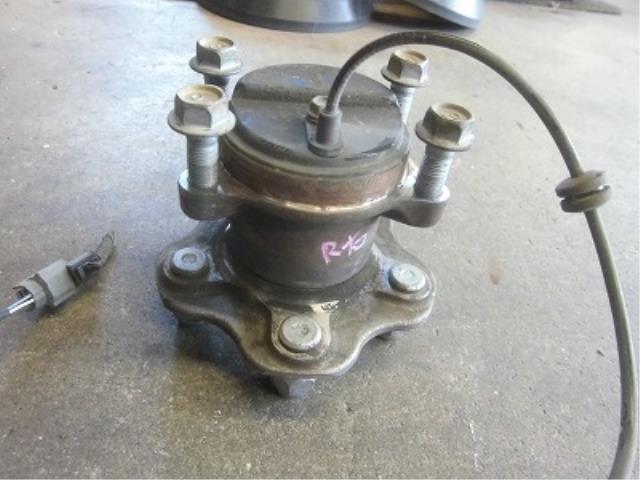 【中古】中古部品 ジューク YF15 リアハブ 【3340180100-001561838444470】