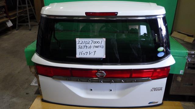 ☆新品☆ホコリ付着あり☆日産52系エルグランド 純正バックドアパネルのみ♫ ☆新品☆ホコリ付着あり☆日産52系エルグランド 純正バックドアパネル
