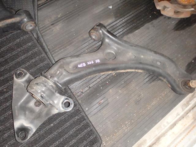 【中古】中古部品 フィット GE8 右フロントロアアーム 【3331010800-000020605151720】