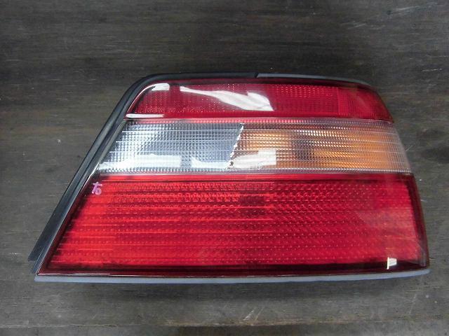 【中古】中古部品 ブルーバード EU14 右テールランプ 【3340180100-001086153915500】