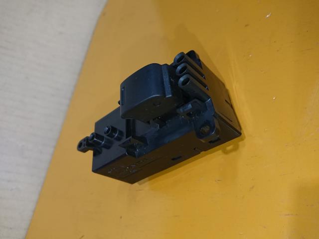 【中古】中古部品 N−WGN JH1 パワーウインドウスイッチ 【3340220100-000224001461900】