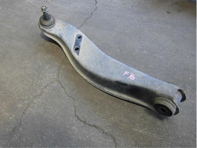 【中古】中古部品 ハイゼット S110P 右フロントロアアーム 【3340180100-001259192651720】