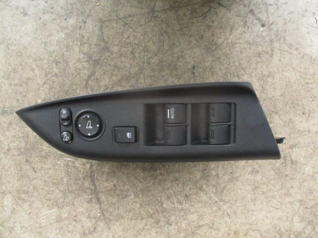 【中古】中古部品 フィット GP5 パワーウインドウスイッチ 【3310190100-000223026061900】