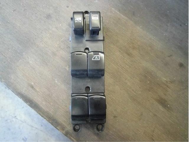 【中古】中古部品 ノート E11 パワーウインドウスイッチ 【3340180100-001256800661900】