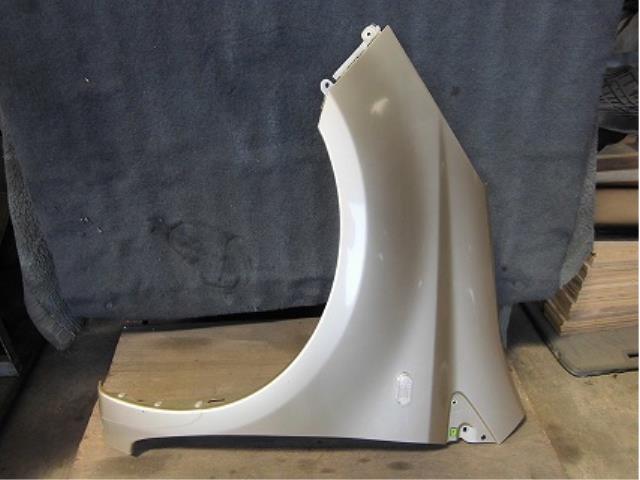 【中古】中古部品 ノート E11 左フロントフェンダー 【3340180100-001256773810700】