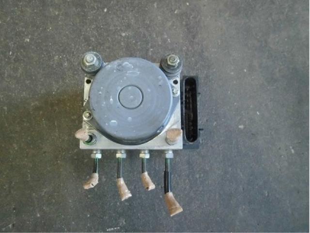 メーカー 日産 車名 キューブ 型式類別 15049-0033 グレード 1500 15M 認定型式 DBA-YZ11 車両タイプ 年式 H19/4 シフト 駆動 通称型式 エンジン型式 HR15-DE ミッション型式 アクスル型式 GH54 車体色 車体色No E41 トリム色No C 走行距離(Km) 82,000 メーカー純正品番 部品メーカー品番 保証 1ヶ月/1000km 付加情報 商品情報 ※純正番号およびモデル番号は参考としてください。※リビルト部品を購入される際のお願い【再生部品】と表示されているものをリビルト部品と呼んでいます。リビルト部品の場合には、交換時に取り外した部品をご返却していただく場合があります。詳しくはこちら※大物商品(ドア・ボンネット・バンパー等)は個人宅への配送ができない場合がございます。その場合、最寄りの配送業者支店止め等の対応となりますので、あらかじめご了承ください。 ページ上部へ【中古】中古部品 キューブ YZ11 ABSアクチュエーター 【3340180100-001435570942500】