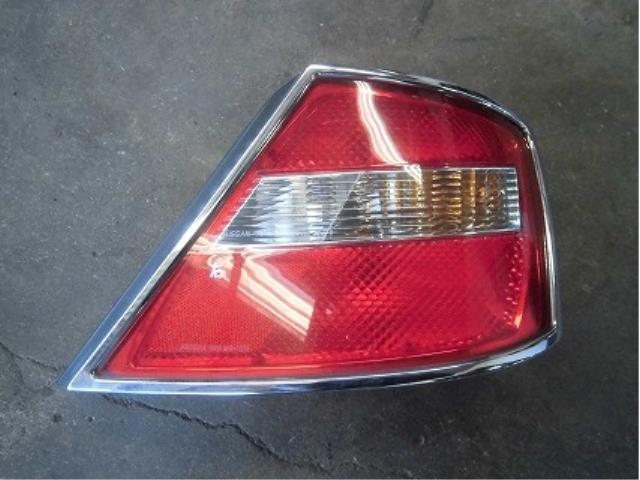 【中古】中古部品 セドリック MY34 右テールランプ 【3340180100-001410724215500】