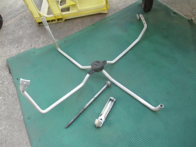 【中古】中古部品 ミニキャブ DS17V スペアタイヤキャリア 【3310190100-000223037448180】