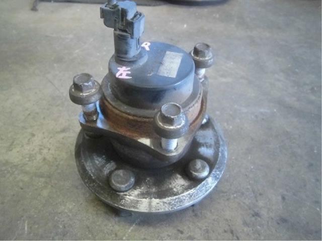【中古】中古部品 オーパ ZCT10 リアハブ 【3340180100-001686833244470】