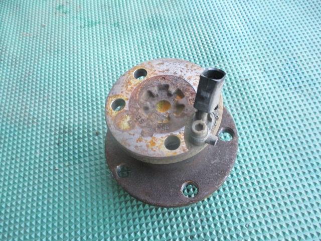 【中古】中古部品 アウディ A1 8XCAX リアハブ 【3310190100-000223036544470】