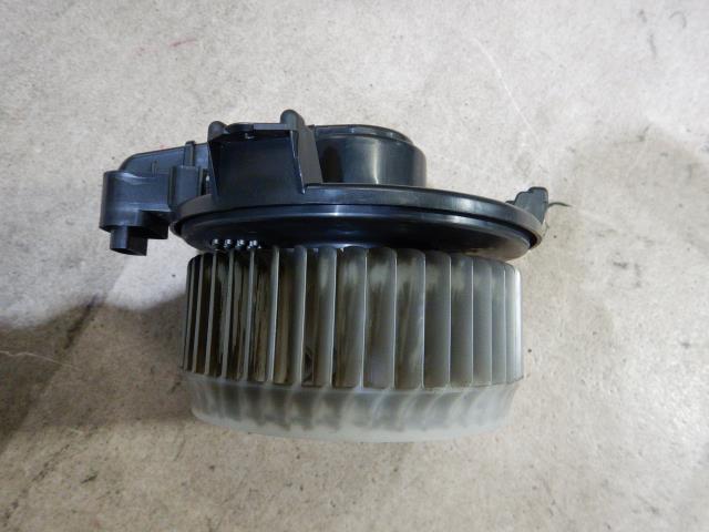 【中古】中古部品 ヴェルファイア ANH20W ヒーターブロアモーター 【3330810100-23...