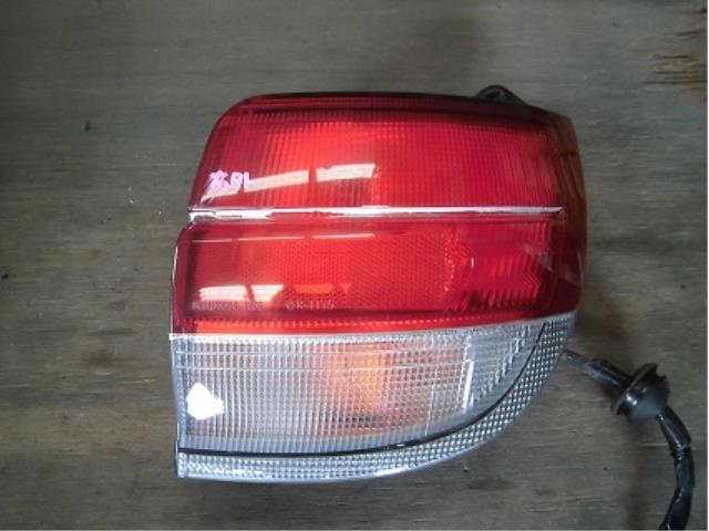 【中古】中古部品 カルディナ ST191G 右テールランプ 【3340180100-001361777415500】