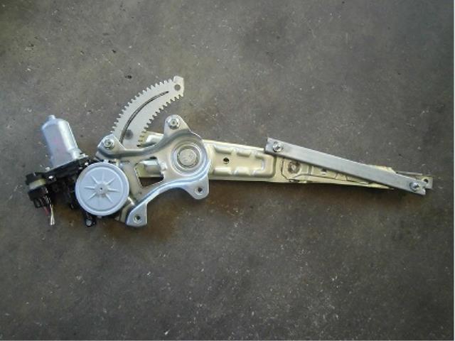 【中古】中古部品 アルト HA25S 右フロントドアレギュレータ・モーター 【3340180100-001395658413120】