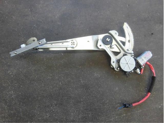 【中古】中古部品 インプレッサ GG3 左フロントドアレギュレータ・モーター 【3340180100-001422061813220】