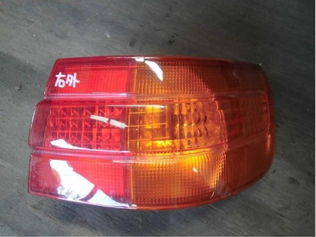 【中古】中古部品 コロナプレミオ ST210 右テールランプ 【3340180100-001253594515500】