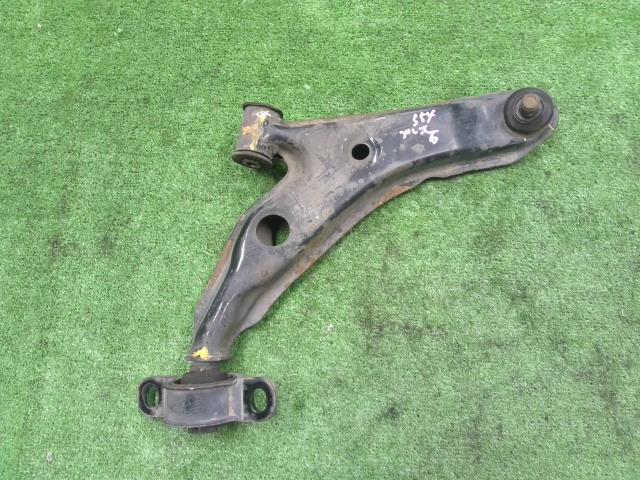 【中古】中古部品 プレオ RA1 右フロントロアアーム 【3310200100-000017055451720】
