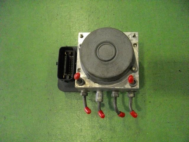 メーカー スズキ 車名 アルト 型式類別 16403-0006 グレード G 認定型式 DBA-HA25S 車両タイプ 5ドアハッチバック 年式 H22/1 シフト CVT 駆動 通称型式 HA25SABGE-D エンジン型式 K6A ミッション型式 アクスル型式 車体色 車体色No トリム色No 走行距離(Km) 69,000 メーカー純正品番 56110-85KD0 部品メーカー品番 保証 1ヶ月/1000km 付加情報 テストOK 商品情報 ※純正番号およびモデル番号は参考としてください。※リビルト部品を購入される際のお願い【再生部品】と表示されているものをリビルト部品と呼んでいます。リビルト部品の場合には、交換時に取り外した部品をご返却していただく場合があります。詳しくはこちら※大物商品(ドア・ボンネット・バンパー等)は個人宅への配送ができない場合がございます。その場合、最寄りの配送業者支店止め等の対応となりますので、あらかじめご了承ください。 ページ上部へ【中古】中古部品 アルト HA25S ABSアクチュエーター 【3310590000-000005804142500】