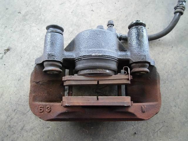 【中古】中古部品 ファミリア BHALP 右フロントキャリパー 【3340180100-001204334844330】