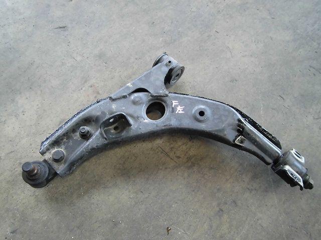【中古】中古部品 ファミリア BHALP 左フロントロアアーム 【3340180100-001204321251740】