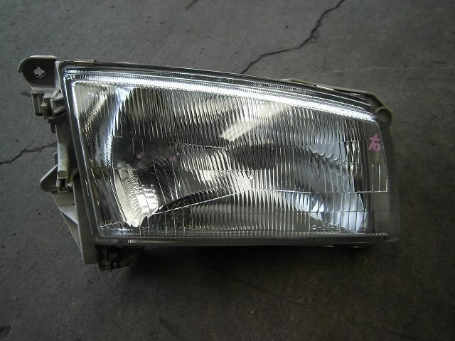 【中古】中古部品 デミオ DW3W 右ヘッドランプ 【3340180100-001205069610800】