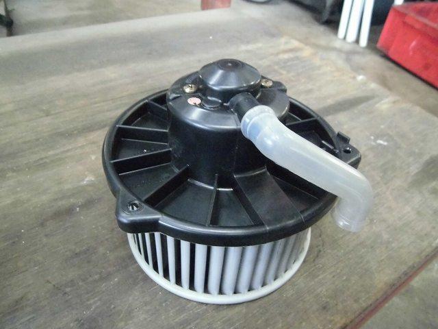 【中古】中古部品 デミオ DW3W ヒーターブロアモーター 【3340180100-000992811567900】