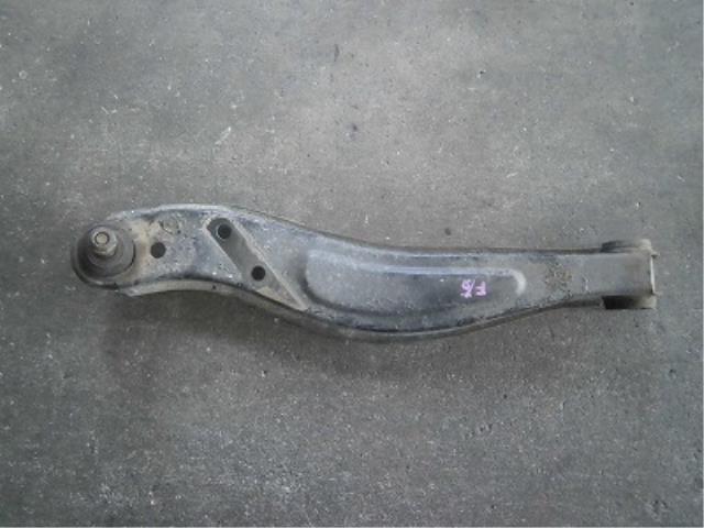 【中古】中古部品 ハイゼット S200P 右フロントロアアーム 【3340180100-001558186751720】
