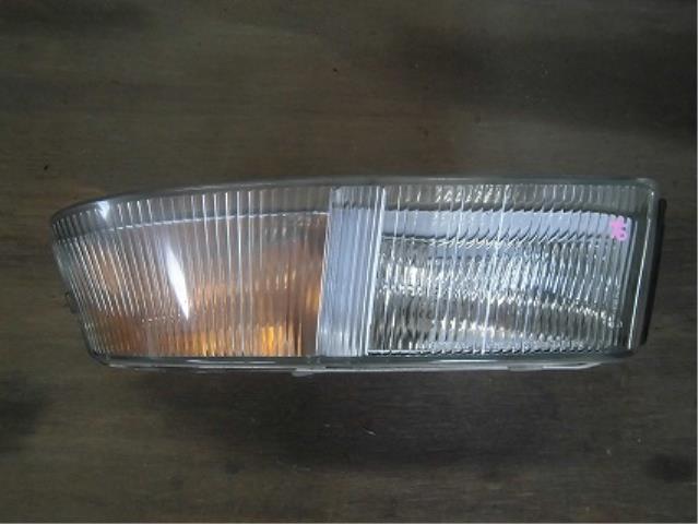 【中古】中古部品 ローレル HC34 右フォグランプ 【3340180100-001437912310850】