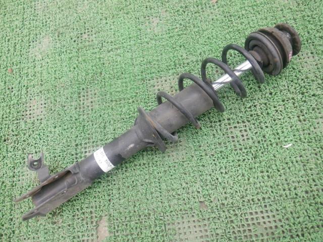 メーカー ホンダ 車名 ライフ 型式類別 15196-0005 グレード DIVAターボベンチ 認定型式 DBA-JB7 車両タイプ 5ドアハッチバック 年式 H18/10 シフト 4DT 駆動 4×2 通称型式 JB7 エンジン型式 P07AT ミッション型式 アクスル型式 車体色 ナイトフォークブラックパール 車体色No B92P トリム色No 走行距離(Km) 77,716 メーカー純正品番 51602-SFA-N14 部品メーカー品番 保証 1ヶ月/1000km 付加情報 純正;ショーワ;ダストブーツ要交換 商品情報 ※純正番号およびモデル番号は参考としてください。※リビルト部品を購入される際のお願い【再生部品】と表示されているものをリビルト部品と呼んでいます。リビルト部品の場合には、交換時に取り外した部品をご返却していただく場合があります。詳しくはこちら※大物商品(ドア・ボンネット・バンパー等)は個人宅への配送ができない場合がございます。その場合、最寄りの配送業者支店止め等の対応となりますので、あらかじめご了承ください。 ページ上部へ【中古】中古部品 ライフ JB7 左フロントストラット 【3310250100-000223029450210】