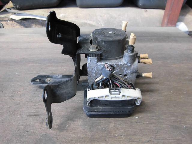【中古】中古部品 アリオン NZT240 ABSアクチュエーター 【3340180100-001169693942500】