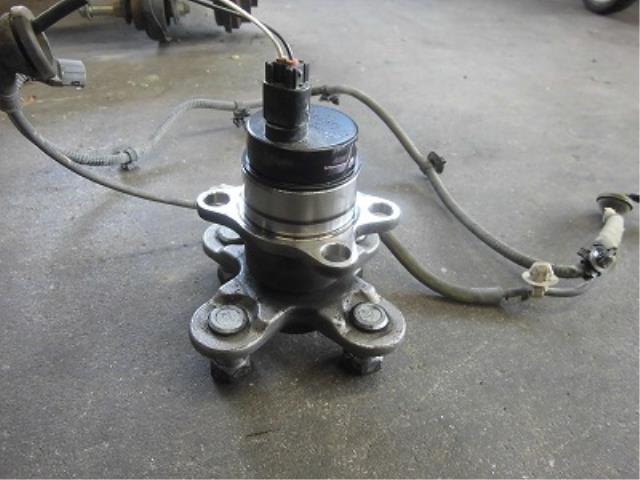 【中古】中古部品 ブーン M300S リアハブ 【3340180100-001462595544470】