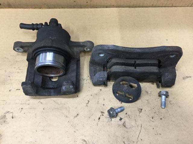 【中古】中古部品 ソリオ MA36S 左フロントキャリパー 【3330960100-000051780944360】