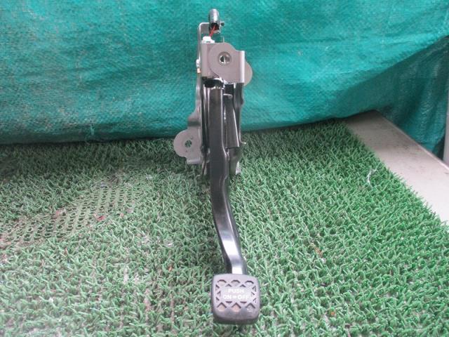 【中古】中古部品 プリウス ZVW50 ペダル 【3500080000-221213001177501】