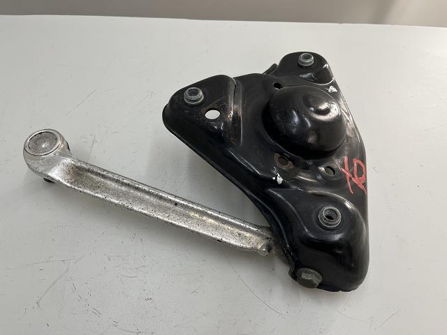 【中古】中古部品 アウディ A4 8DAGA 右フロントアッパアーム 【3310070100-000735137651730】