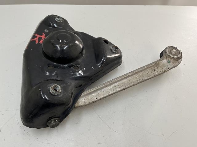 【中古】中古部品 アウディ A4 8DAGA 左フロントアッパアーム 【3310070100-000735137551750】