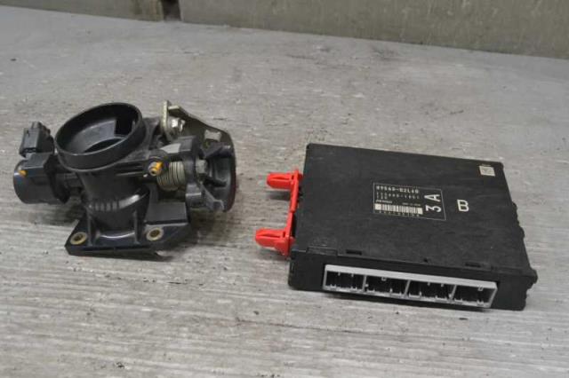 メーカー ダイハツ 車名 タント 型式類別 16010-0009 グレード カスタムX 認定型式 DBA-L375S 車両タイプ 5ドアハッチバック 年式 H21/6 シフト 4DT 駆動 通称型式 L375SGPVF エンジン型式 KF-VE ミッション型式 アクスル型式 車体色 パールホワイトIII 車体色No W24 トリム色No FJ10 走行距離(Km) 163,166 メーカー純正品番 22210-B2010 部品メーカー品番 89560-B2L60 保証 1ヶ月/1000km 付加情報 スロットルボディー セット,中古相応　取付OK 商品情報 ※純正番号およびモデル番号は参考としてください。※リビルト部品を購入される際のお願い【再生部品】と表示されているものをリビルト部品と呼んでいます。リビルト部品の場合には、交換時に取り外した部品をご返却していただく場合があります。詳しくはこちら※大物商品(ドア・ボンネット・バンパー等)は個人宅への配送ができない場合がございます。その場合、最寄りの配送業者支店止め等の対応となりますので、あらかじめご了承ください。 ページ上部へ【中古】中古部品 タント L375S エンジンコンピューター 【3310580000-230228000463100】