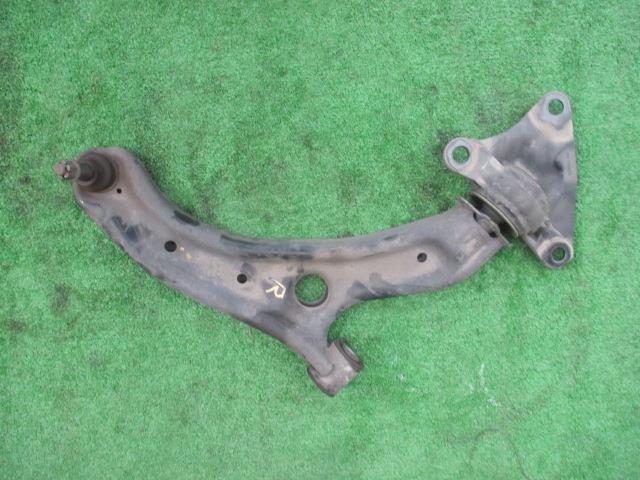【中古】中古部品 フィット GP1 右フロントロアアーム 【3310190100-001582849051720】